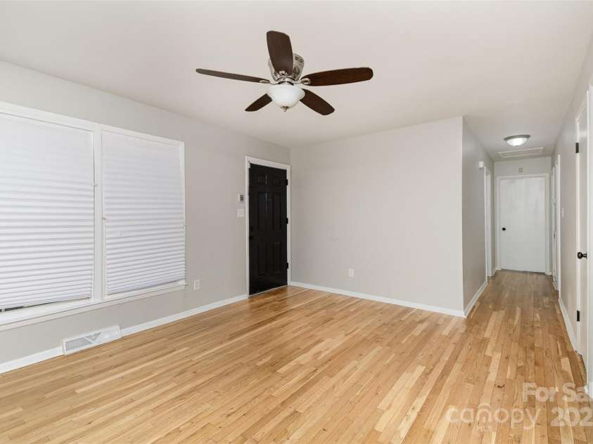 1438 Plumstead Road, Charlotte, NC 28216.  MLS# CAR4228243, YatesRealty ID 4983. 