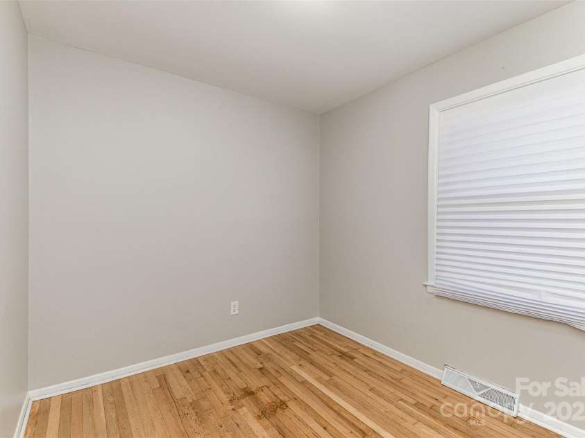 1438 Plumstead Road, Charlotte, NC 28216.  MLS# CAR4228243, YatesRealty ID 4983. 