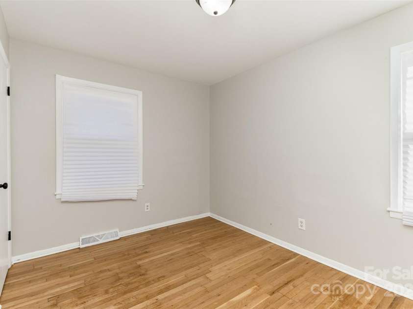 1438 Plumstead Road, Charlotte, NC 28216.  MLS# CAR4228243, YatesRealty ID 4983. 