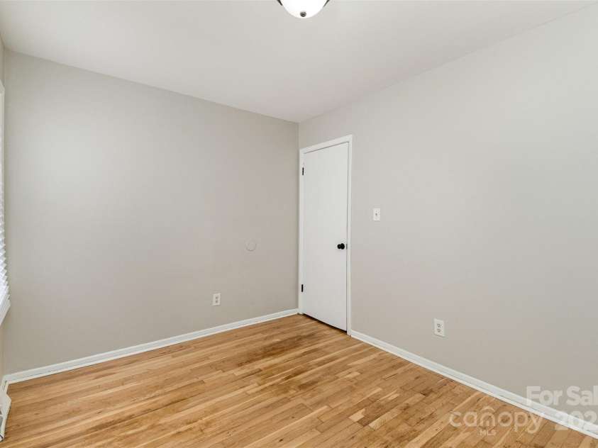 1438 Plumstead Road, Charlotte, NC 28216.  MLS# CAR4228243, YatesRealty ID 4983. 