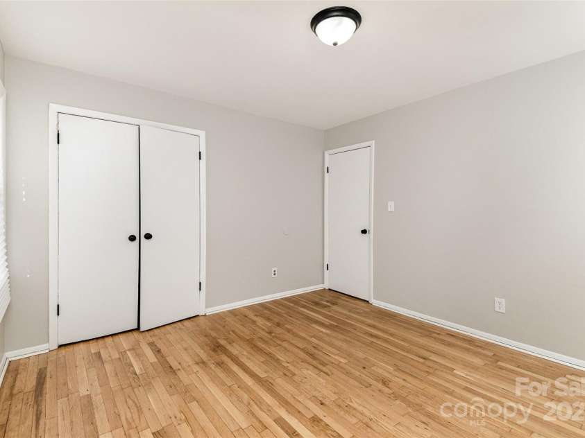 1438 Plumstead Road, Charlotte, NC 28216.  MLS# CAR4228243, YatesRealty ID 4983. 