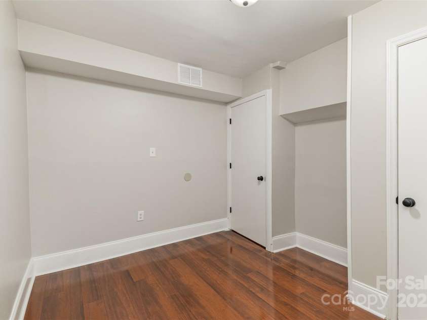 1438 Plumstead Road, Charlotte, NC 28216.  MLS# CAR4228243, YatesRealty ID 4983. 