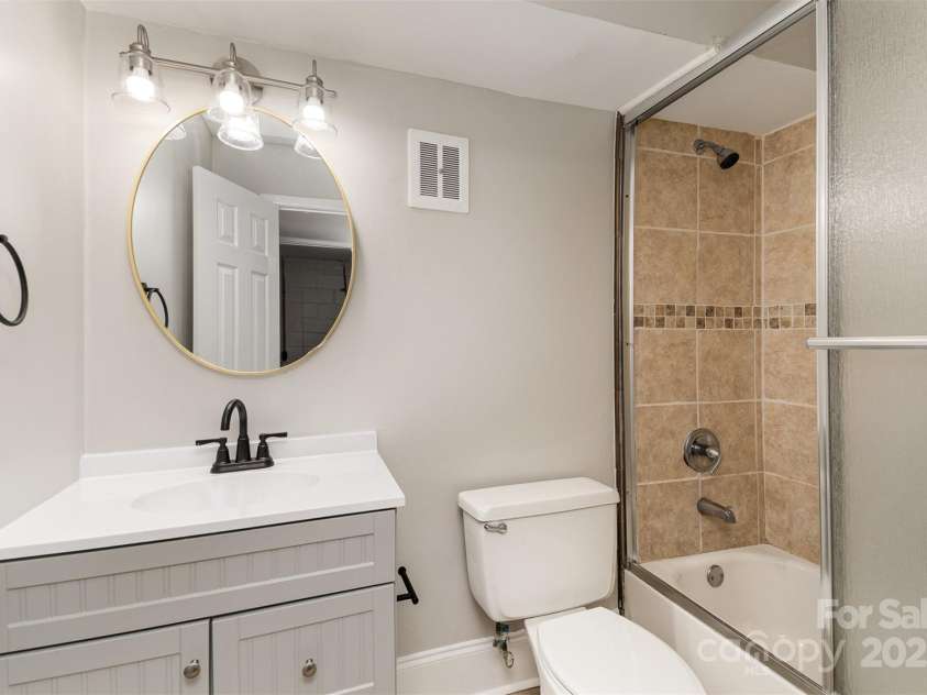 1438 Plumstead Road, Charlotte, NC 28216.  MLS# CAR4228243, YatesRealty ID 4983. 