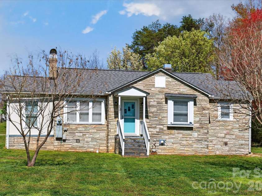 2501 US 70 Highway, Morganton, NC 28655.  MLS# CAR4357633, YatesRealty ID 4983. 