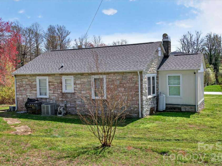 2501 US 70 Highway, Morganton, NC 28655.  MLS# CAR4357633, YatesRealty ID 4983. 