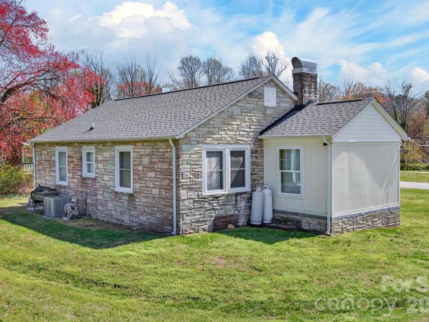 2501 US 70 Highway, Morganton, NC 28655.  MLS# CAR4357633, YatesRealty ID 4983. 