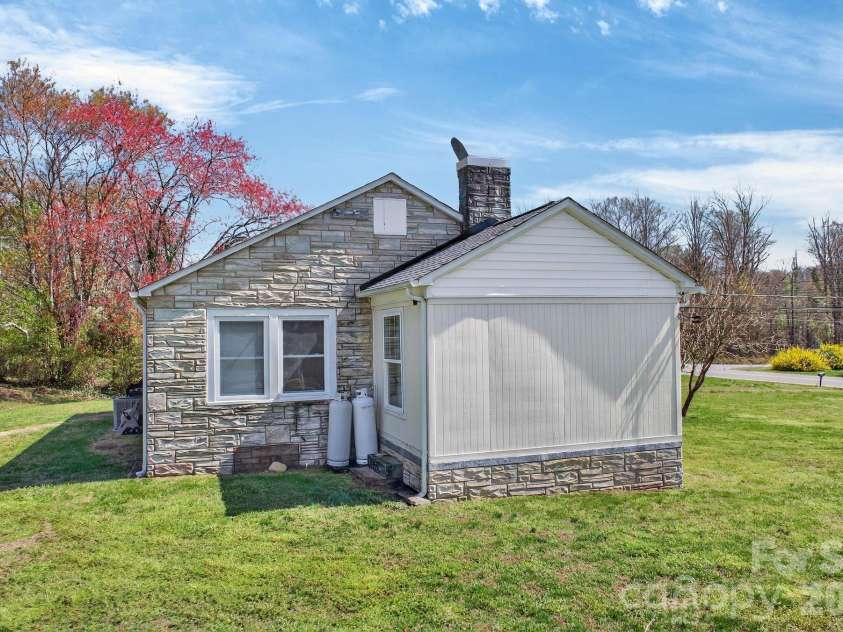 2501 US 70 Highway, Morganton, NC 28655.  MLS# CAR4357633, YatesRealty ID 4983. 