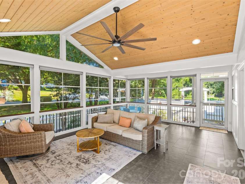 512 Bascom Street, Charlotte, NC 28205.  MLS# CAR4412433, YatesRealty ID 49830. 4 Seasons Room
