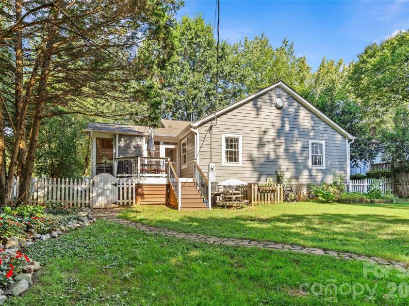 512 Bascom Street, Charlotte, NC 28205.  MLS# CAR4412433, YatesRealty ID 49830. Back Exterior