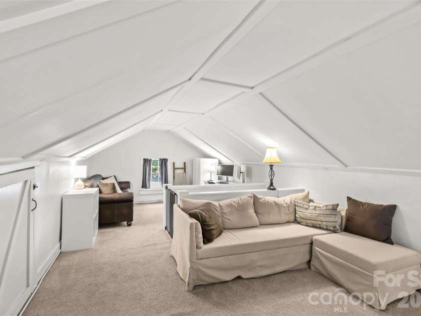 512 Bascom Street, Charlotte, NC 28205.  MLS# CAR4412433, YatesRealty ID 49830. Bonus/Flex Space
