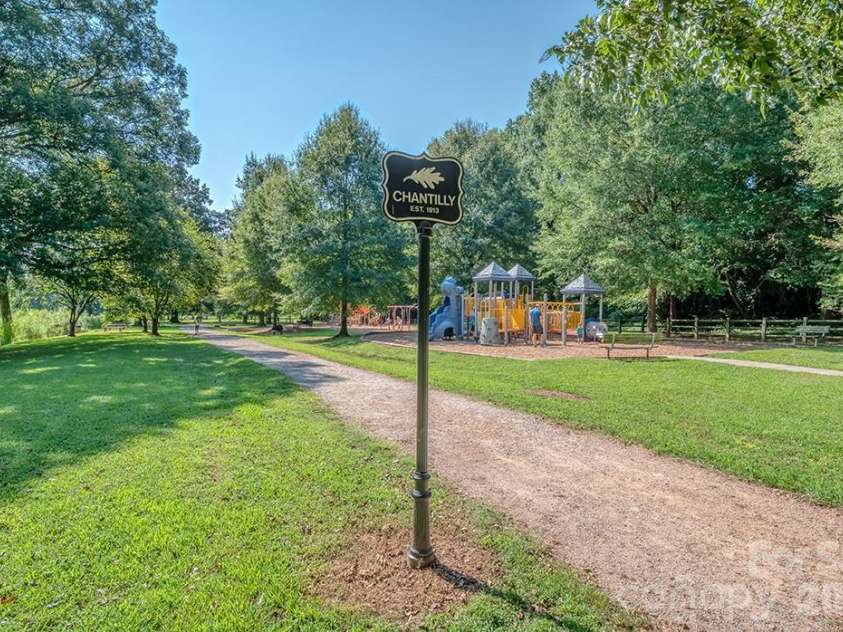 512 Bascom Street, Charlotte, NC 28205.  MLS# CAR4412433, YatesRealty ID 49830. Chantilly Park