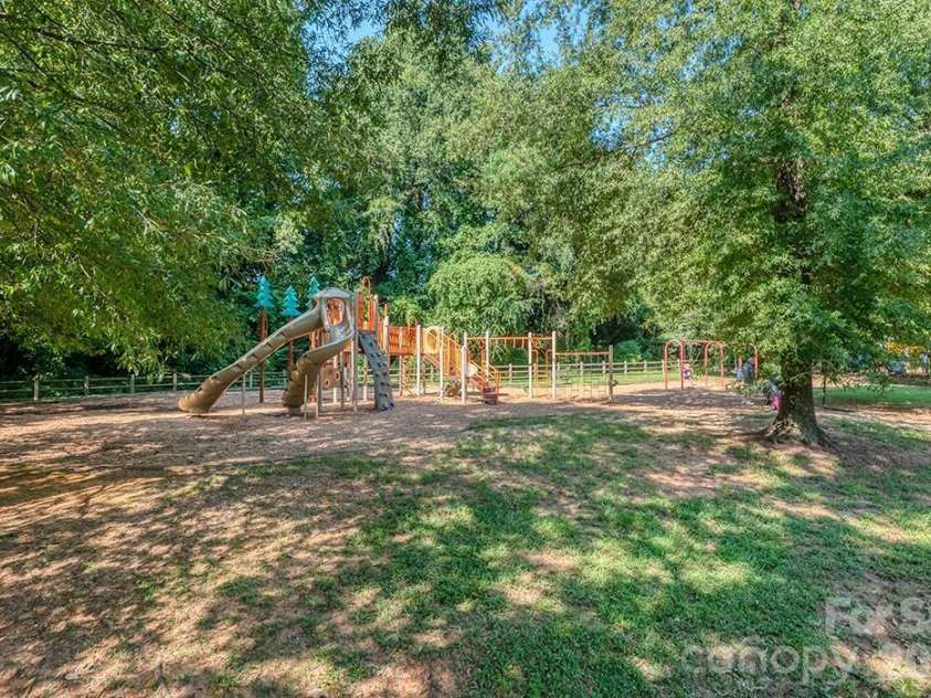 512 Bascom Street, Charlotte, NC 28205.  MLS# CAR4412433, YatesRealty ID 49830. Chantilly Park