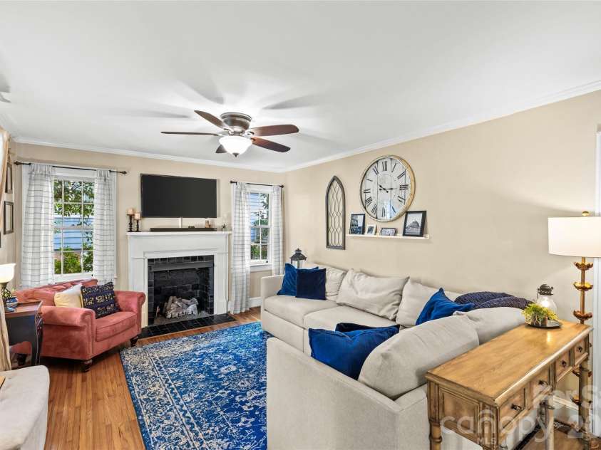 512 Bascom Street, Charlotte, NC 28205.  MLS# CAR4412433, YatesRealty ID 49830. Living Room