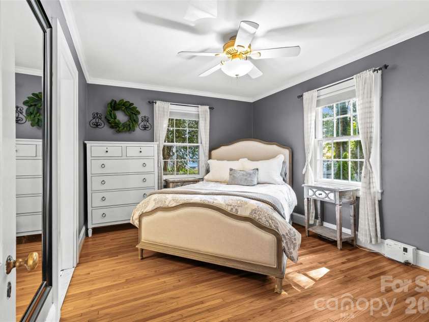 512 Bascom Street, Charlotte, NC 28205.  MLS# CAR4412433, YatesRealty ID 49830. Primary Bedroom