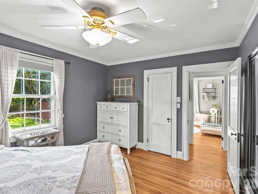 512 Bascom Street, Charlotte, NC 28205.  MLS# CAR4412433, YatesRealty ID 49830. Primary Bedroom