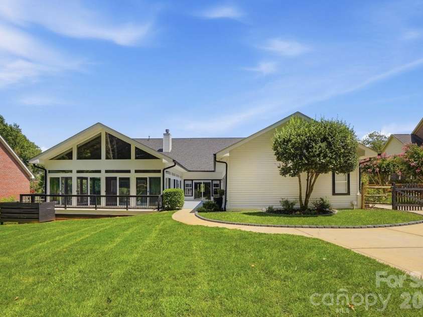 110 Henry Lane, Mooresville, NC 28117.  MLS# CAR4408414, YatesRealty ID 49831. 