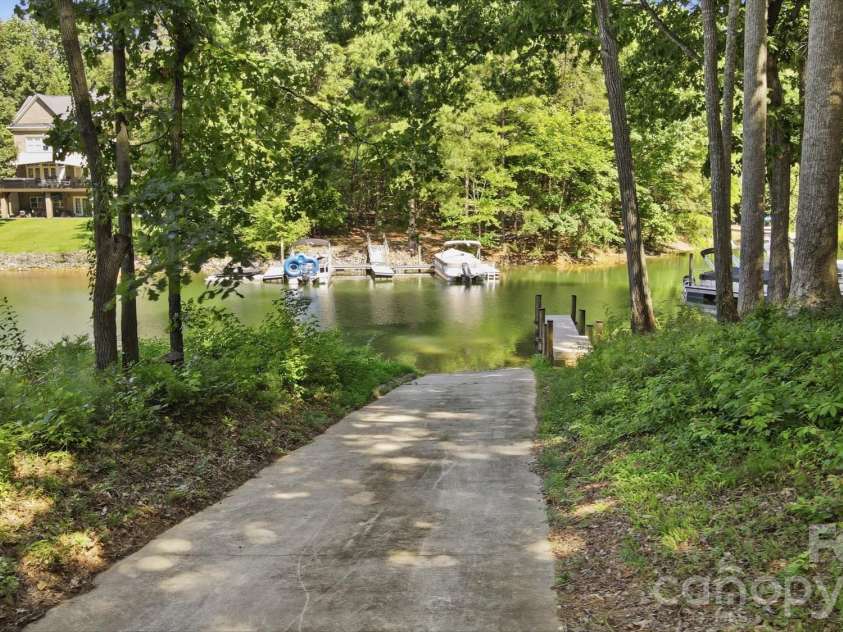 110 Henry Lane, Mooresville, NC 28117.  MLS# CAR4408414, YatesRealty ID 49831. 