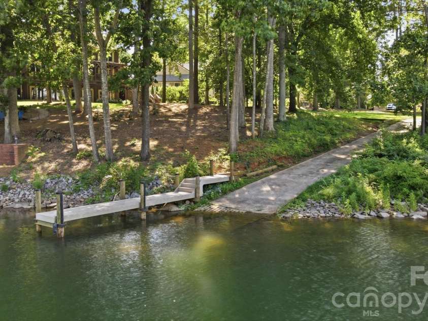 110 Henry Lane, Mooresville, NC 28117.  MLS# CAR4408414, YatesRealty ID 49831. 