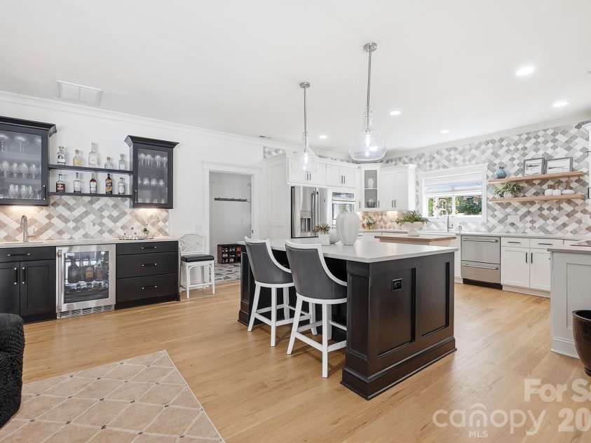 110 Henry Lane, Mooresville, NC 28117.  MLS# CAR4408414, YatesRealty ID 49831. Chef's kitchen