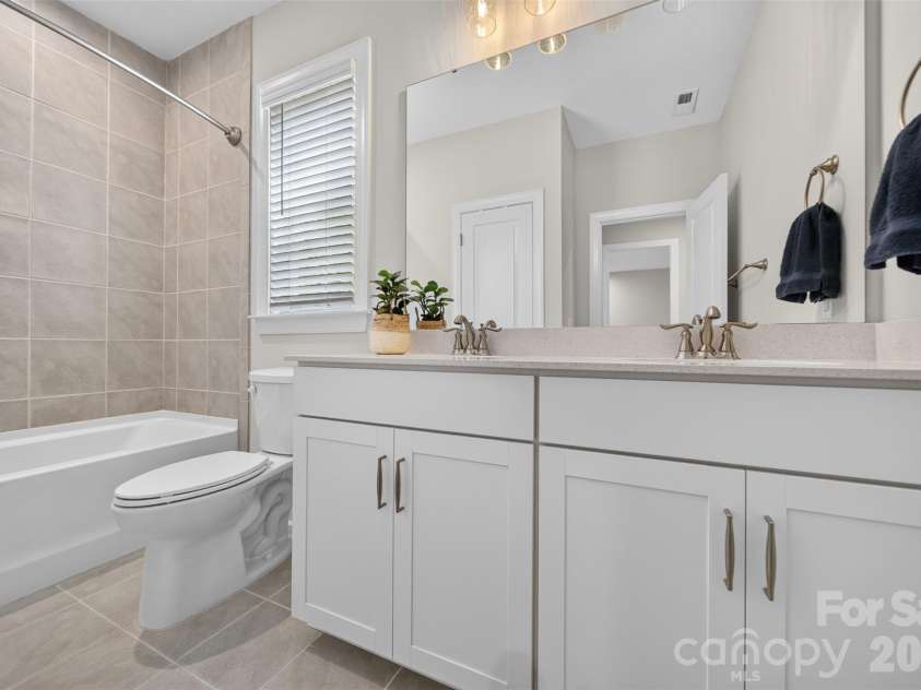 3135 Everly Enclave Way, Charlotte, NC 28210.  MLS# CAR4409003, YatesRealty ID 49832. Guest bathroom