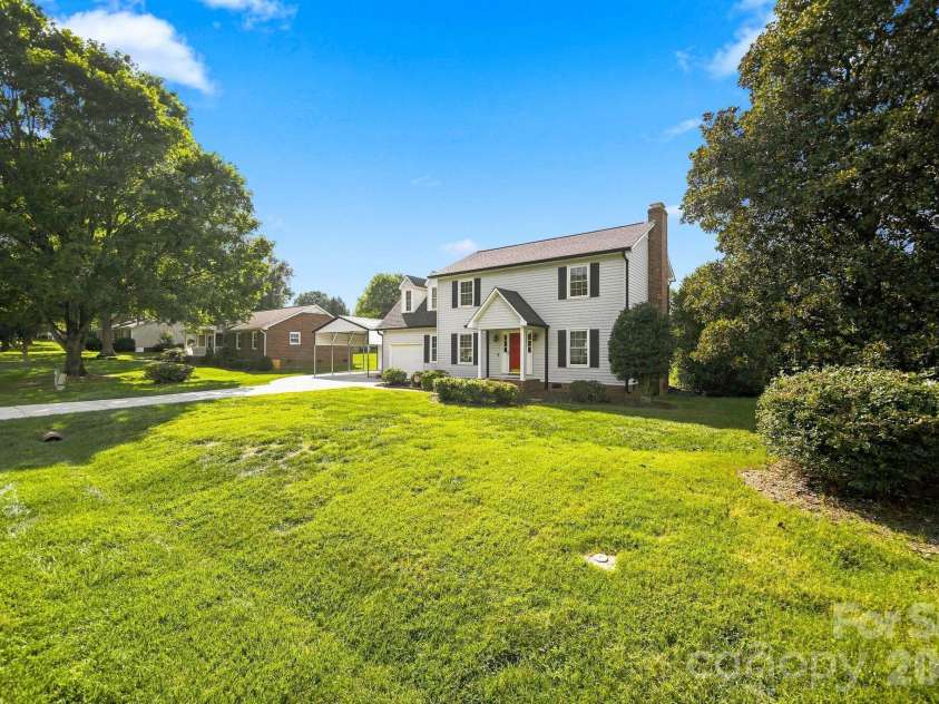 2325 Winterfield Drive, Gastonia, NC 28056.  MLS# CAR4408446, YatesRealty ID 49833. 