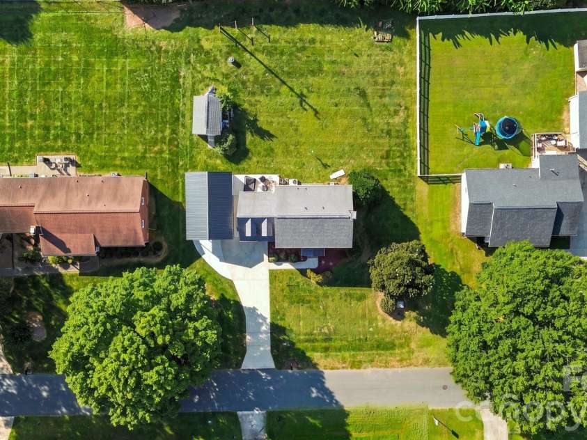 2325 Winterfield Drive, Gastonia, NC 28056.  MLS# CAR4408446, YatesRealty ID 49833. 