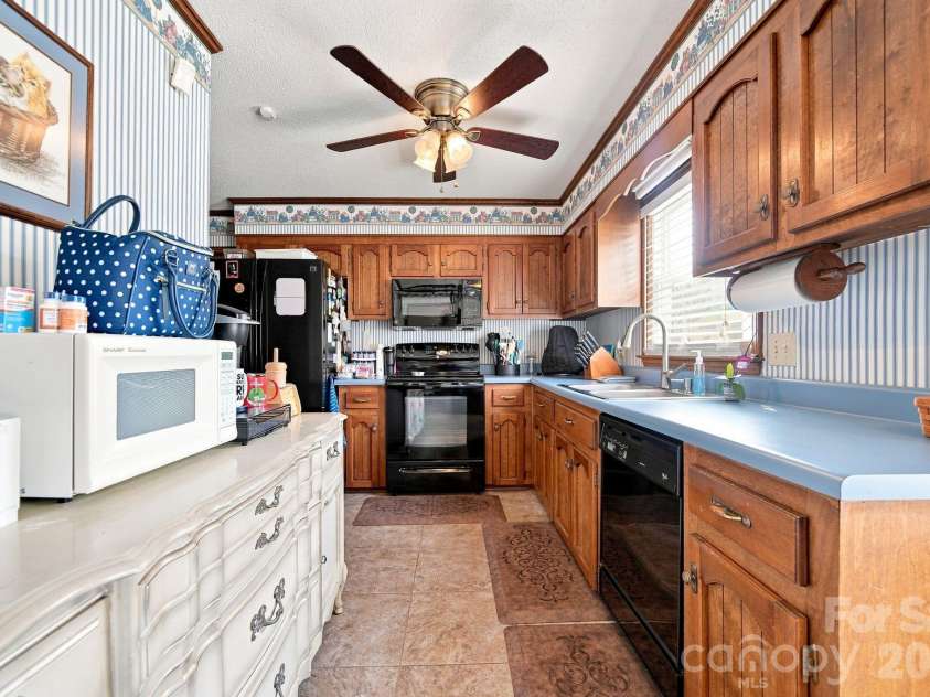 2325 Winterfield Drive, Gastonia, NC 28056.  MLS# CAR4408446, YatesRealty ID 49833. 