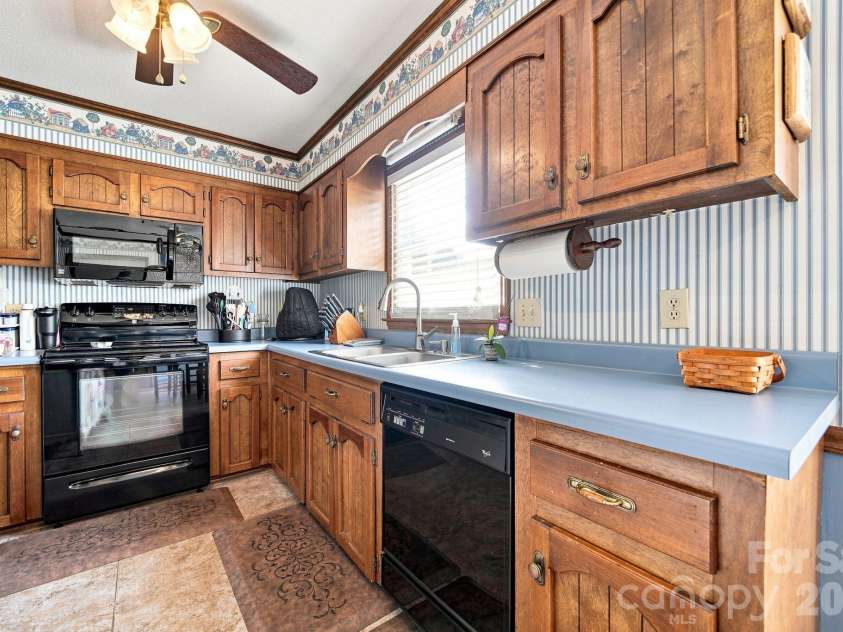2325 Winterfield Drive, Gastonia, NC 28056.  MLS# CAR4408446, YatesRealty ID 49833. 