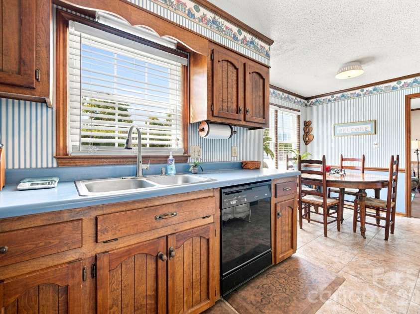2325 Winterfield Drive, Gastonia, NC 28056.  MLS# CAR4408446, YatesRealty ID 49833. 