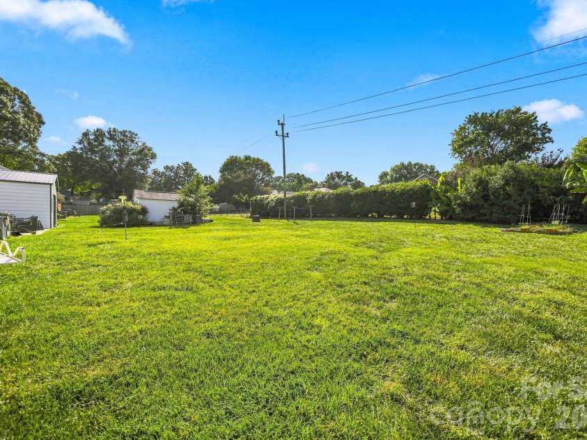 2325 Winterfield Drive, Gastonia, NC 28056.  MLS# CAR4408446, YatesRealty ID 49833. 