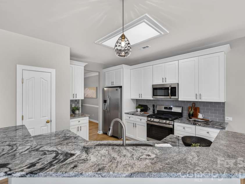 15611 Prescott Hill Avenue, Charlotte, NC 28277.  MLS# CAR4407678, YatesRealty ID 49834. 