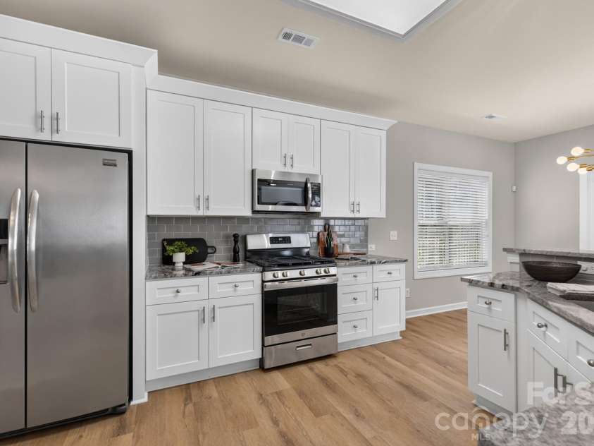 15611 Prescott Hill Avenue, Charlotte, NC 28277.  MLS# CAR4407678, YatesRealty ID 49834. 