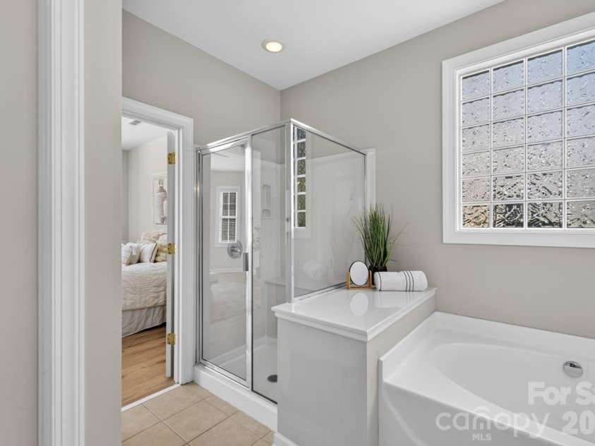 15611 Prescott Hill Avenue, Charlotte, NC 28277.  MLS# CAR4407678, YatesRealty ID 49834. Master bathroom