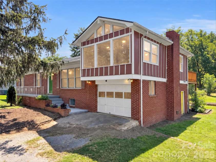 29 Colony Lane, Waynesville, NC 28786.  MLS# CAR4419104, YatesRealty ID 49837. 