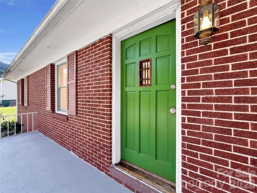 29 Colony Lane, Waynesville, NC 28786.  MLS# CAR4419104, YatesRealty ID 49837. 