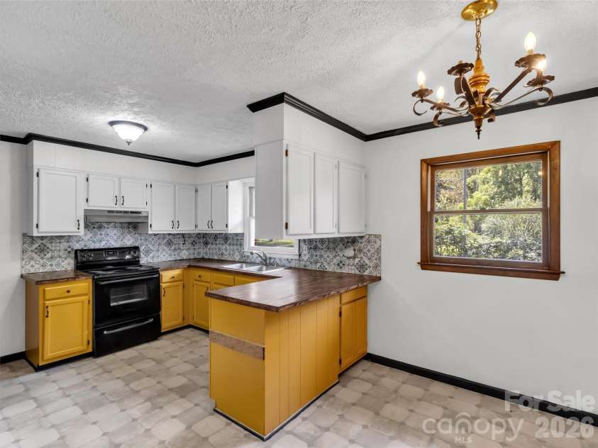 29 Colony Lane, Waynesville, NC 28786.  MLS# CAR4419104, YatesRealty ID 49837. 