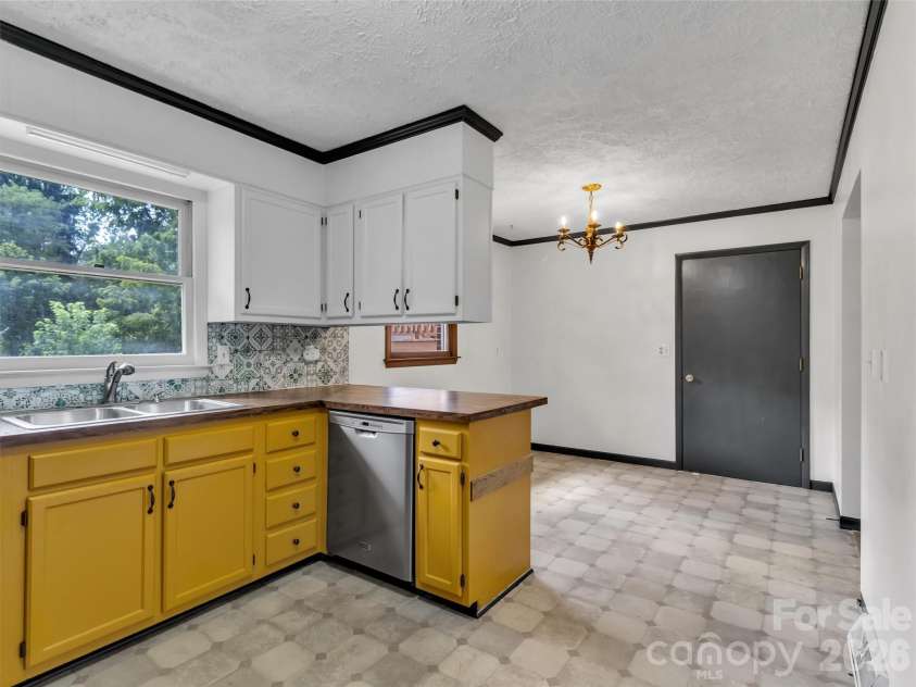 29 Colony Lane, Waynesville, NC 28786.  MLS# CAR4419104, YatesRealty ID 49837. 
