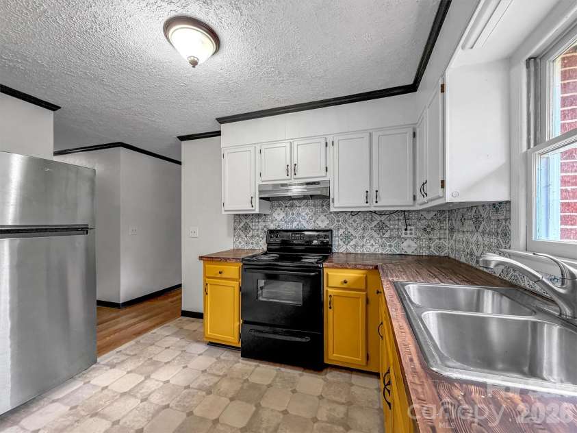 29 Colony Lane, Waynesville, NC 28786.  MLS# CAR4419104, YatesRealty ID 49837. 