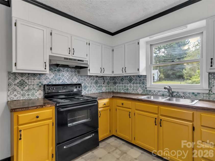 29 Colony Lane, Waynesville, NC 28786.  MLS# CAR4419104, YatesRealty ID 49837. 