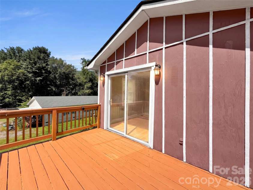29 Colony Lane, Waynesville, NC 28786.  MLS# CAR4419104, YatesRealty ID 49837. 