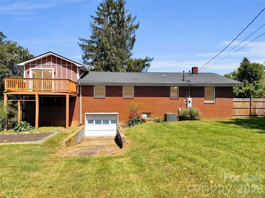 29 Colony Lane, Waynesville, NC 28786.  MLS# CAR4419104, YatesRealty ID 49837. 