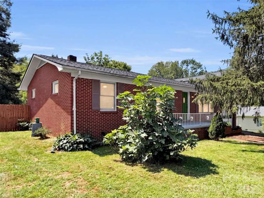 29 Colony Lane, Waynesville, NC 28786.  MLS# CAR4419104, YatesRealty ID 49837. 