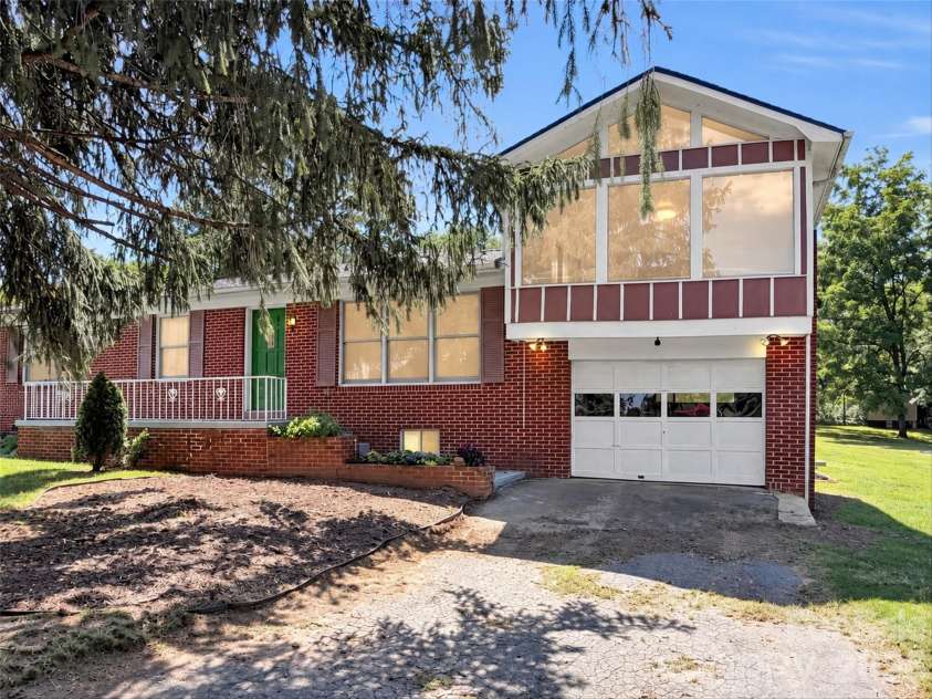 29 Colony Lane, Waynesville, NC 28786.  MLS# CAR4419104, YatesRealty ID 49837. 