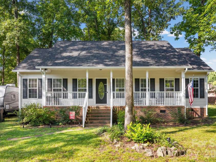 210 Pinewood Lane, Rock Hill, SC 29730.  MLS# CAR4410773, YatesRealty ID 49839. 
