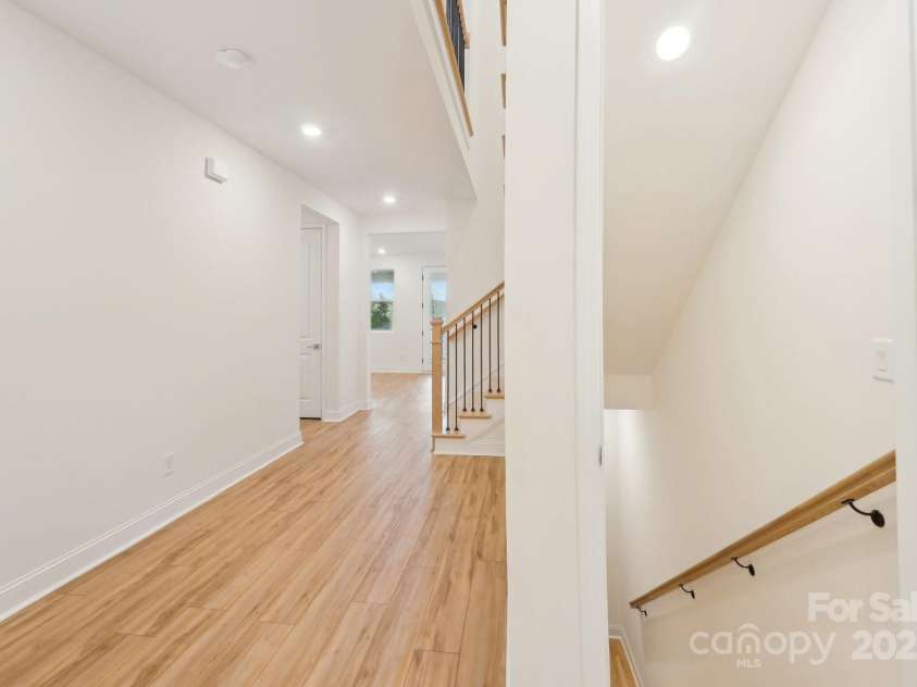 163 Windy Dell Drive, Tega Cay, SC 29708.  MLS# CAR4239219, YatesRealty ID 4984. Foyer/Basement Entry