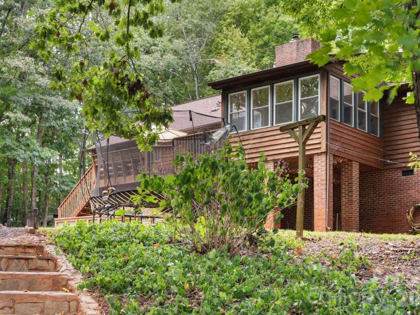 160 Palomino Trail, Mount Holly, NC 28120.  MLS# CAR4422505, YatesRealty ID 49841. 