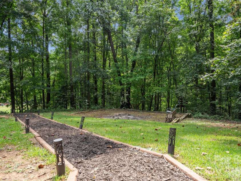 160 Palomino Trail, Mount Holly, NC 28120.  MLS# CAR4422505, YatesRealty ID 49841. 