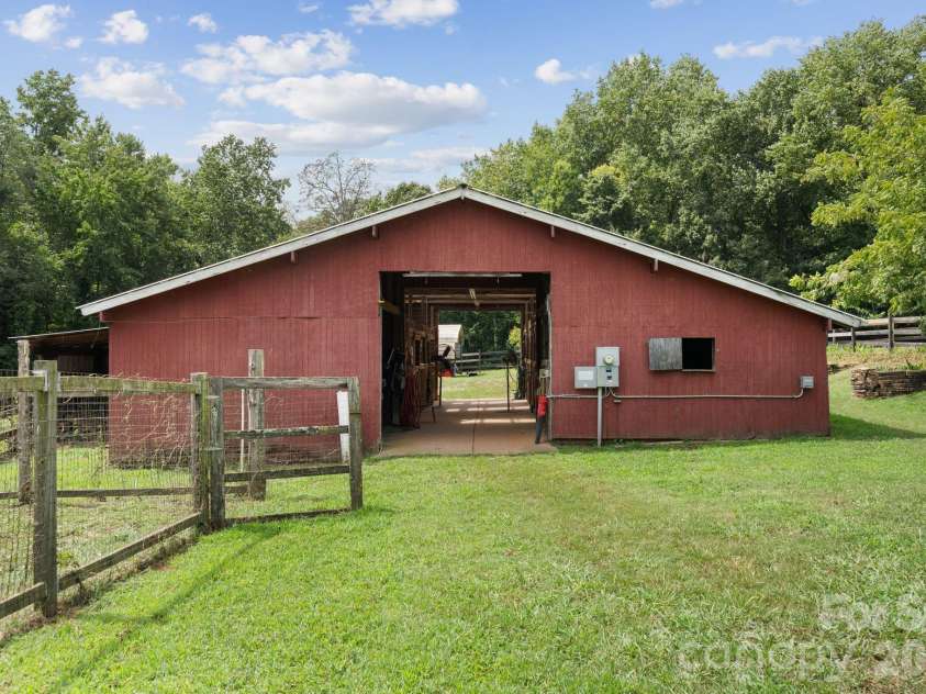 160 Palomino Trail, Mount Holly, NC 28120.  MLS# CAR4422505, YatesRealty ID 49841. 