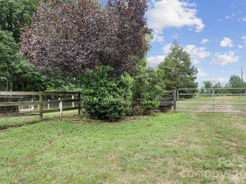 160 Palomino Trail, Mount Holly, NC 28120.  MLS# CAR4422505, YatesRealty ID 49841. 