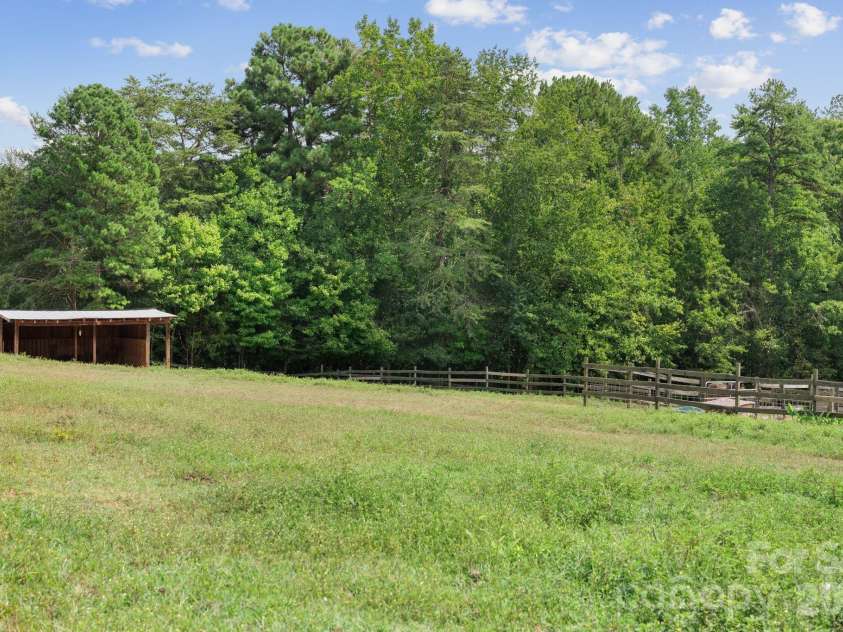 160 Palomino Trail, Mount Holly, NC 28120.  MLS# CAR4422505, YatesRealty ID 49841. 